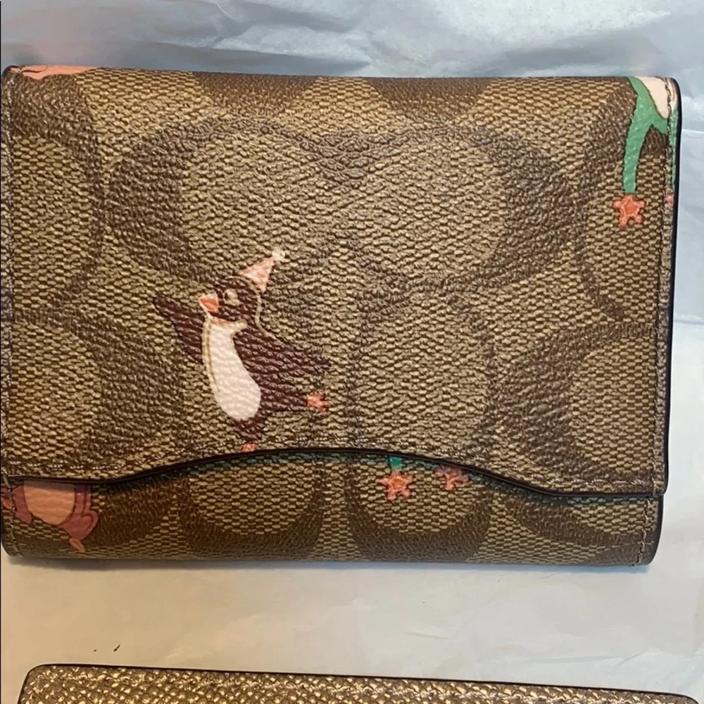 NWT Coach limited edition leashed wallet w/mirror